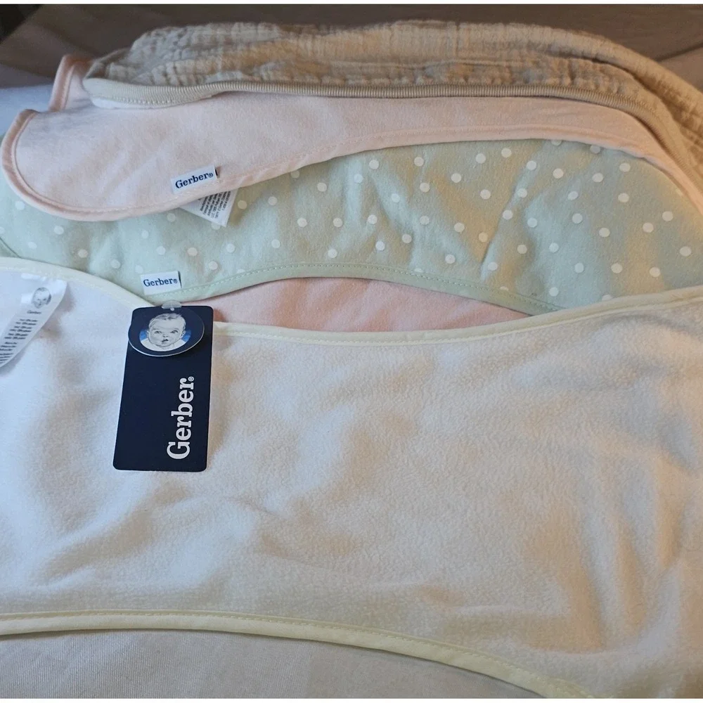New 4 Gerber and 1 Cloud Island Baby Burp Cloth